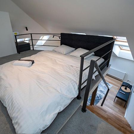 Loft 1 Bd Old Town Apartment By Hostlovers Каунас Экстерьер фото