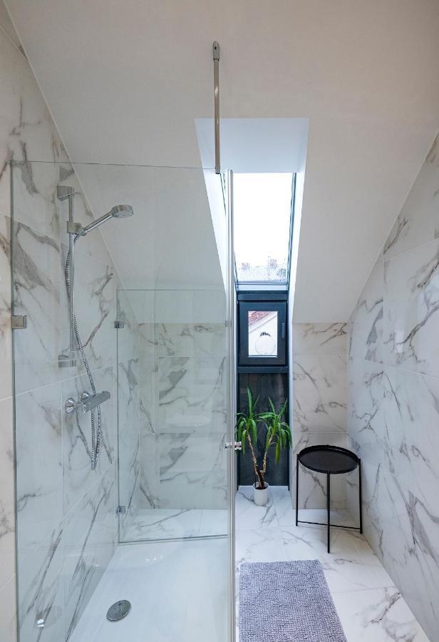 Loft 1 Bd Old Town Apartment By Hostlovers Каунас Экстерьер фото
